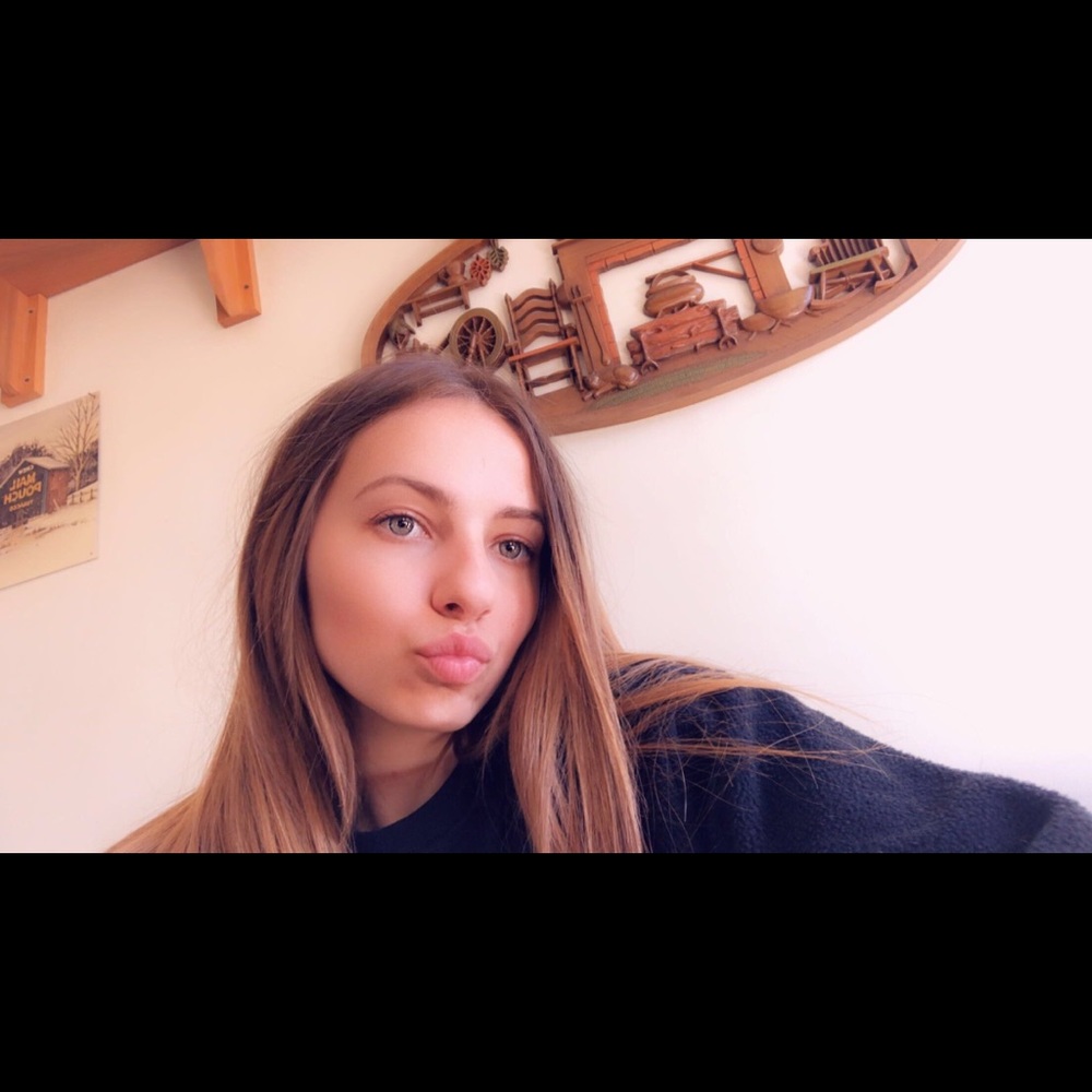 Meet your Posher, Kayla